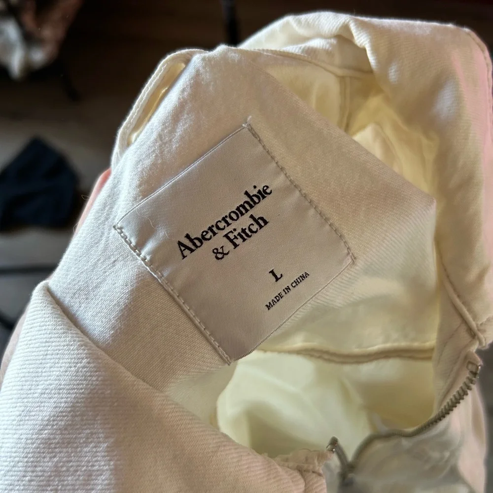 Never worn white Abercrombie denim jacket - Picture 3 of 5